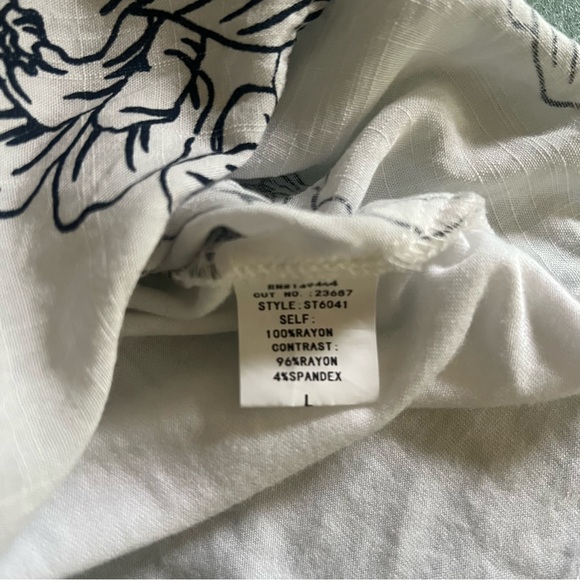 Ember Floral Sleeveless Button-Up Top - Picture 4 of 5